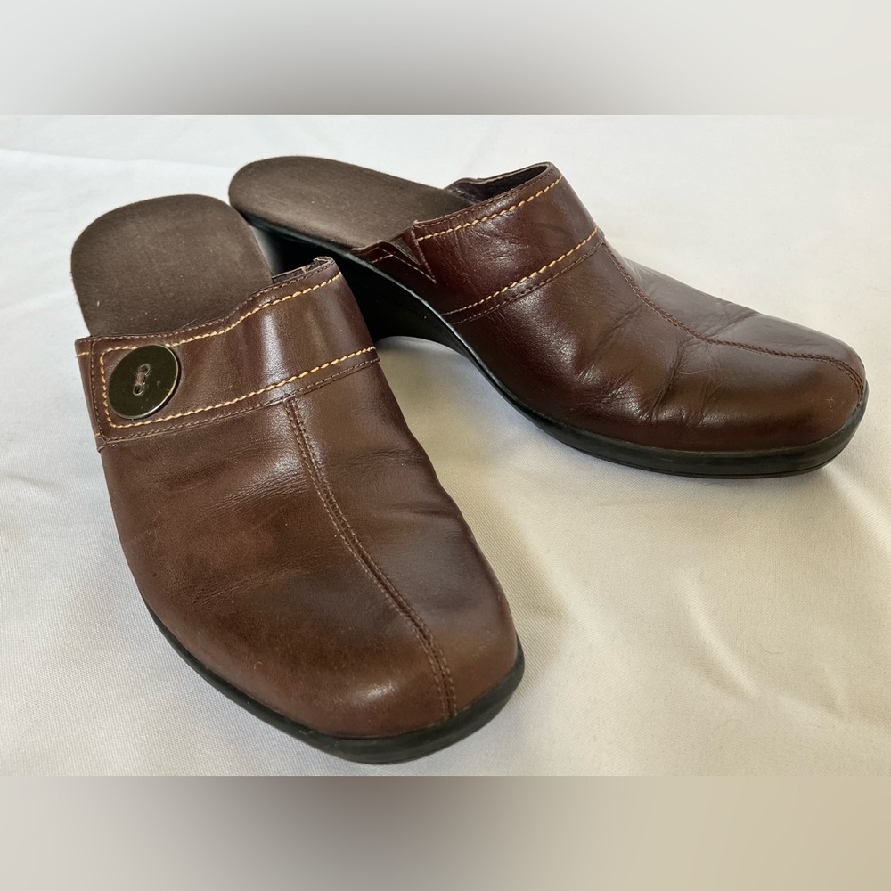 Clarks Womens “Preslet” Heeled Leather Clogs in Medium Brown Sz 7.5